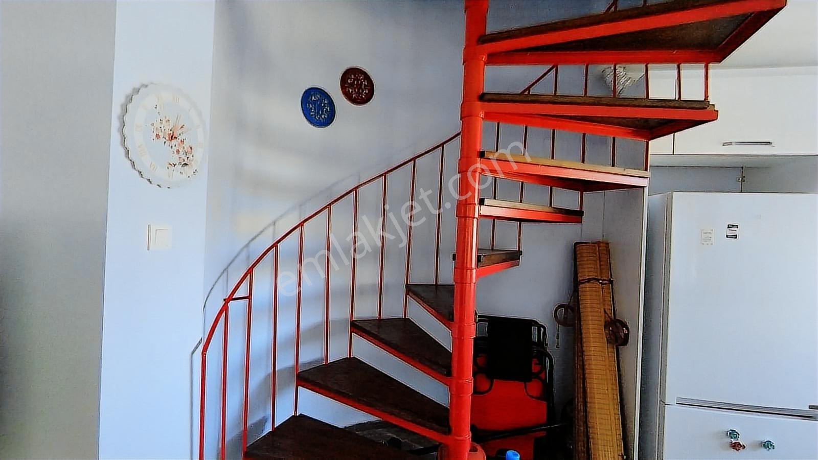 Çeşme Burcu Sitesinde Full Tadilatlı Büyük Bahçeli 3+1 Villa!!! — fotoğraf 21