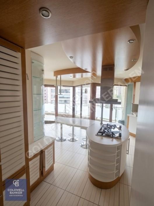 Çukurambar Mahallesinde Cadde Üstünde 3+1 Ada Mutfaklı 189m2 Net — fotoğraf 2