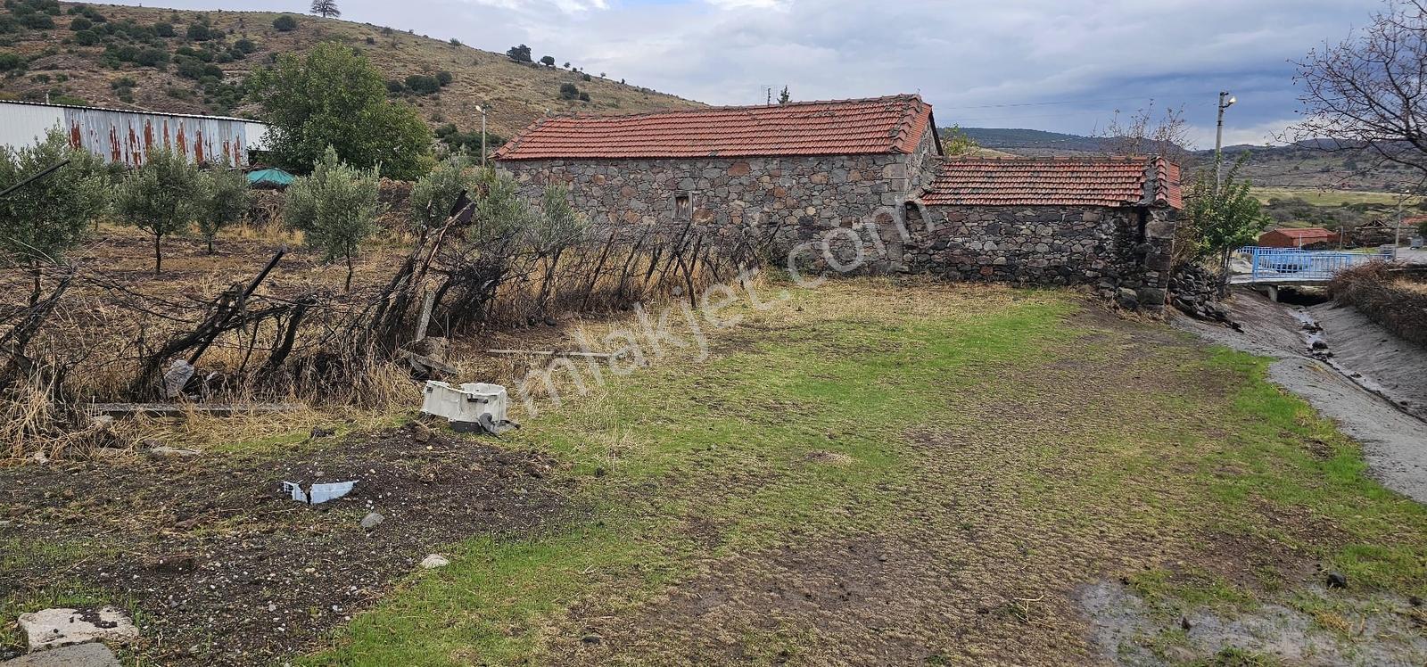 Bahçedere Köyünde Ruhsatı Alınmış İmarlı Arsa