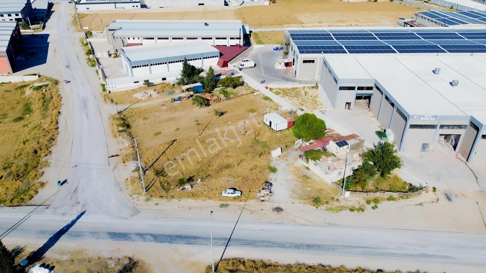 Century21 Net'ten Hacıeyüplü'de 4.380m² Satılık Köşe Parsel — fotoğraf 6