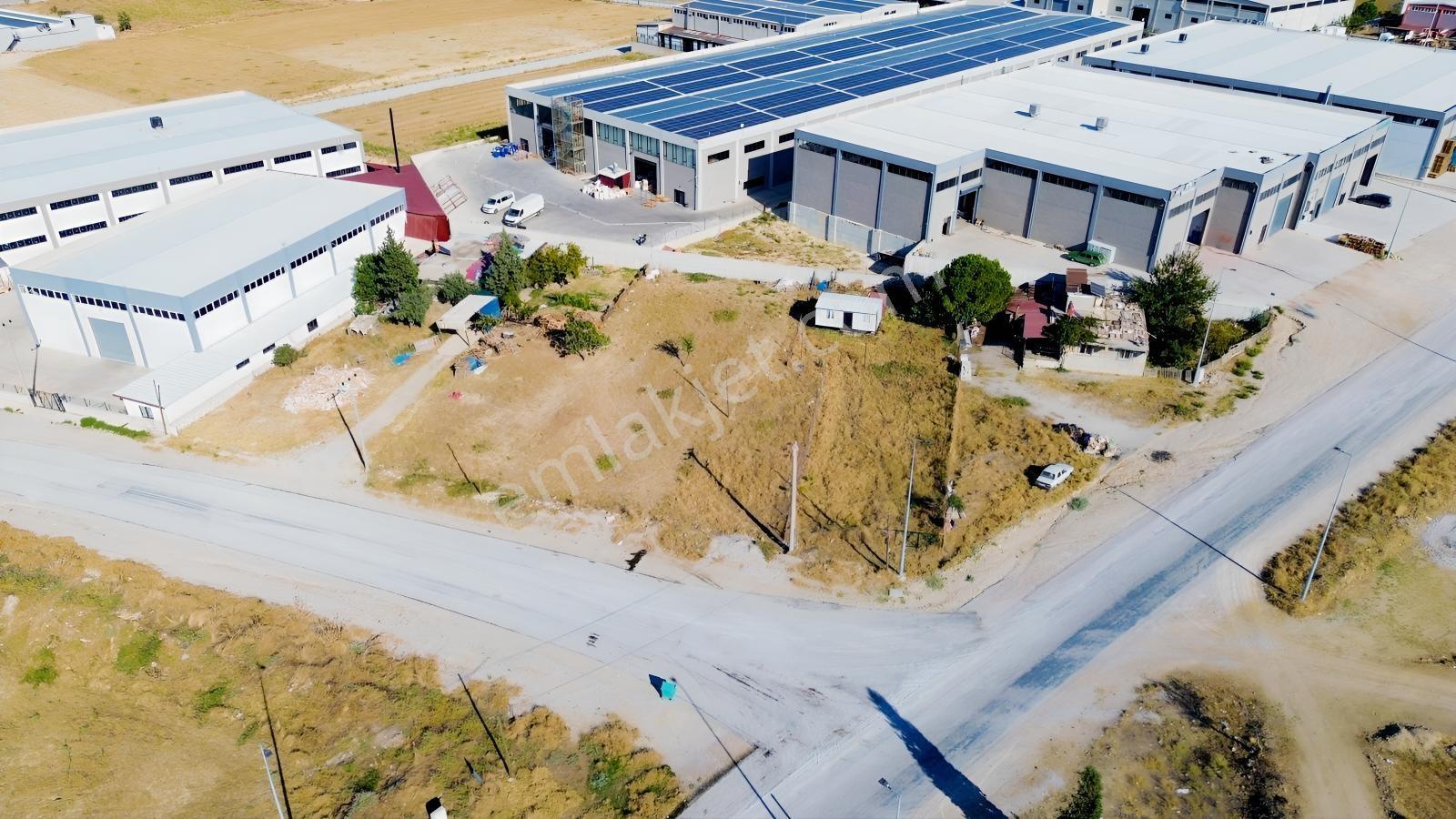 Century21 Net'ten Hacıeyüplü'de 4.380m² Satılık Köşe Parsel — fotoğraf 7