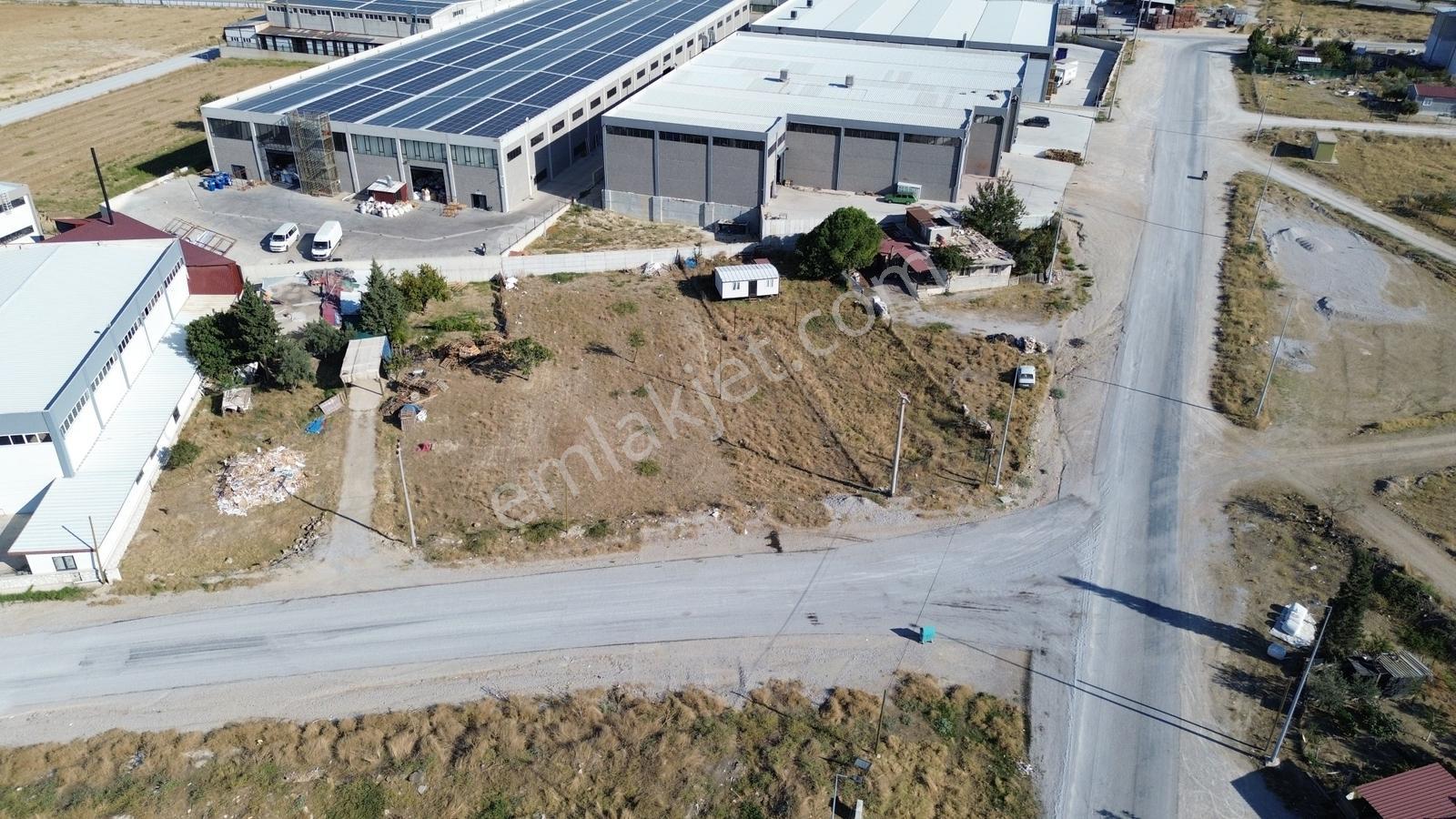 Century21 Net'ten Hacıeyüplü'de 4.380m² Satılık Köşe Parsel — fotoğraf 8