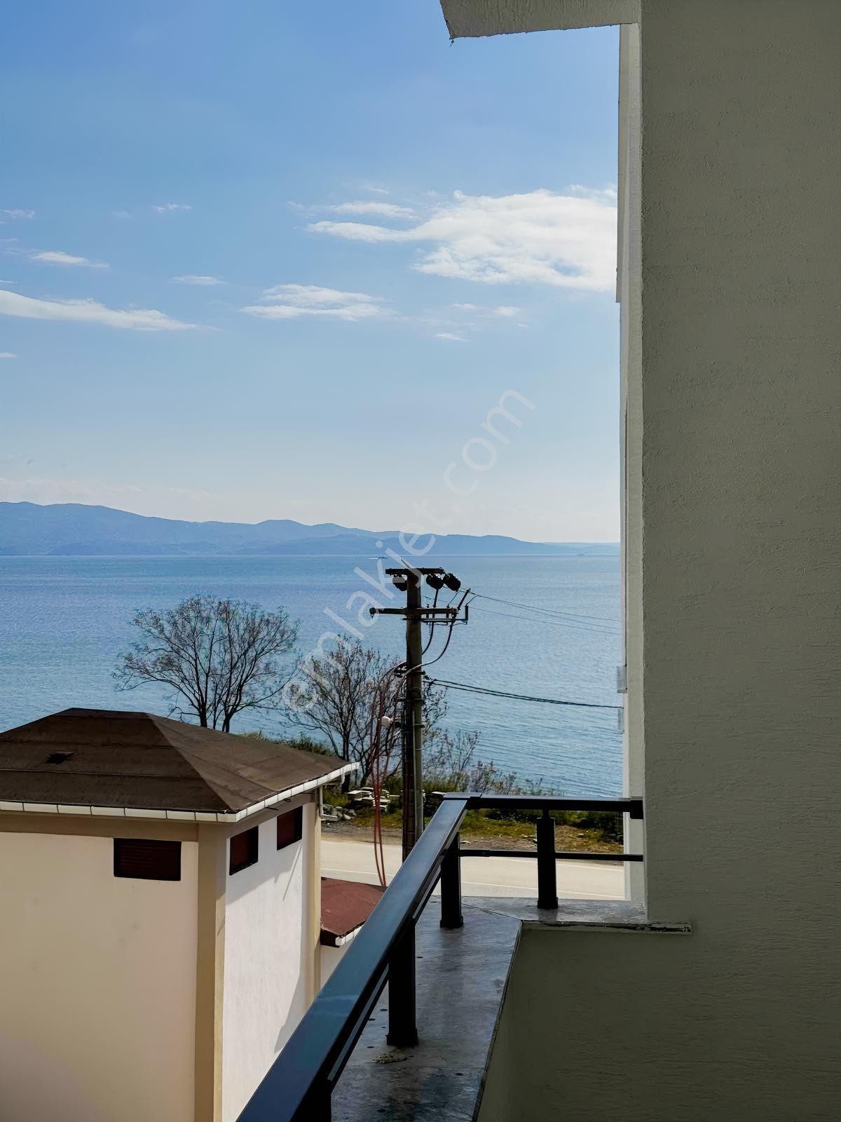 Armutlu'Nun En Güzel Mevkiisinde Denize Çok Yakın Daire