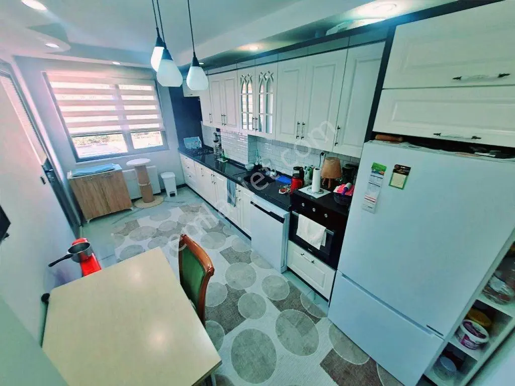 Uytundan Akçay'da Doğalgazlı Kapalı Otoparklı Arakat 2+1 Daire — fotoğraf 24