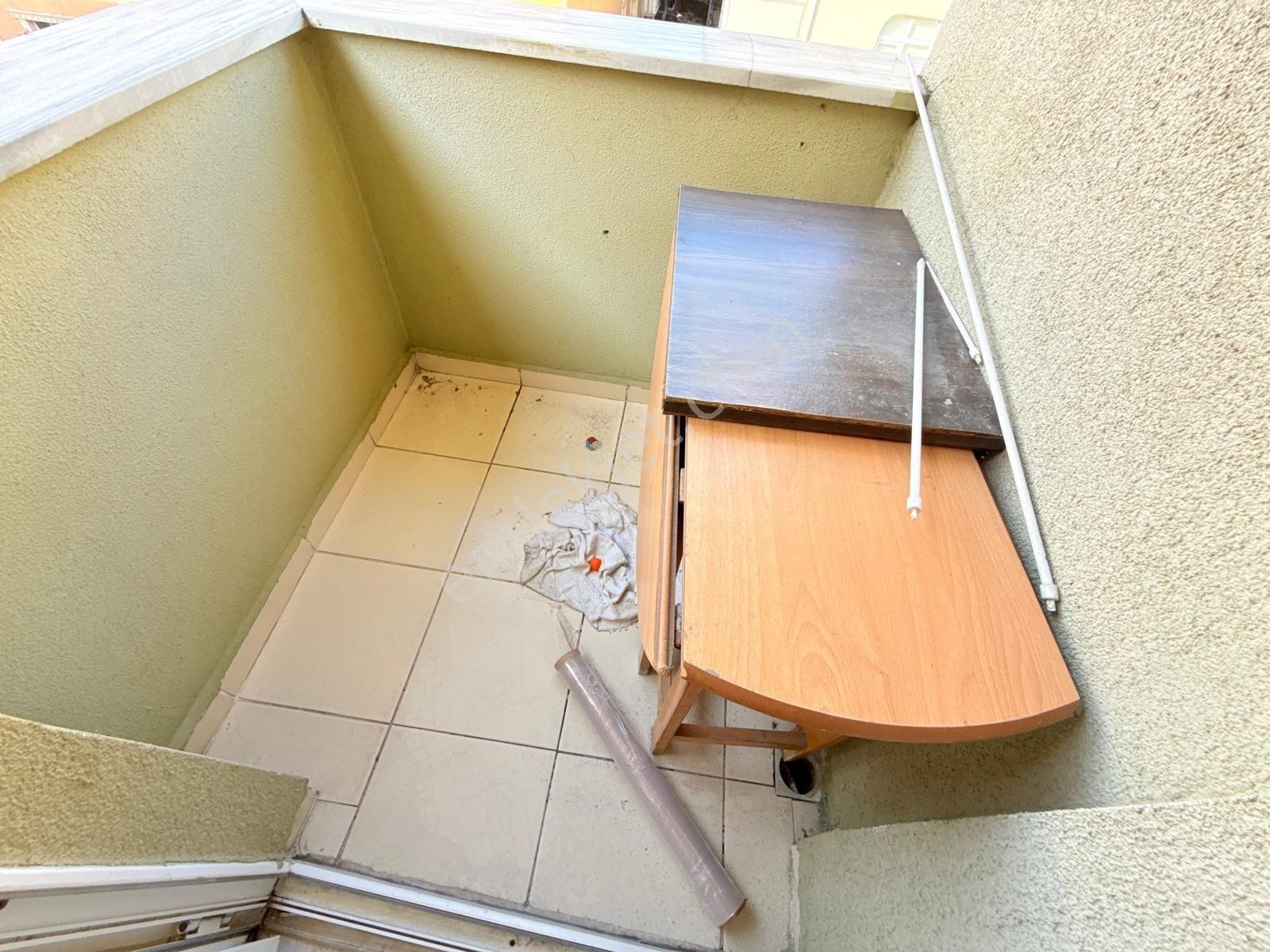 Arzu Emlaktan Gazi Mah Satılık Balkonlu 2+1 Arakat Daire — fotoğraf 5