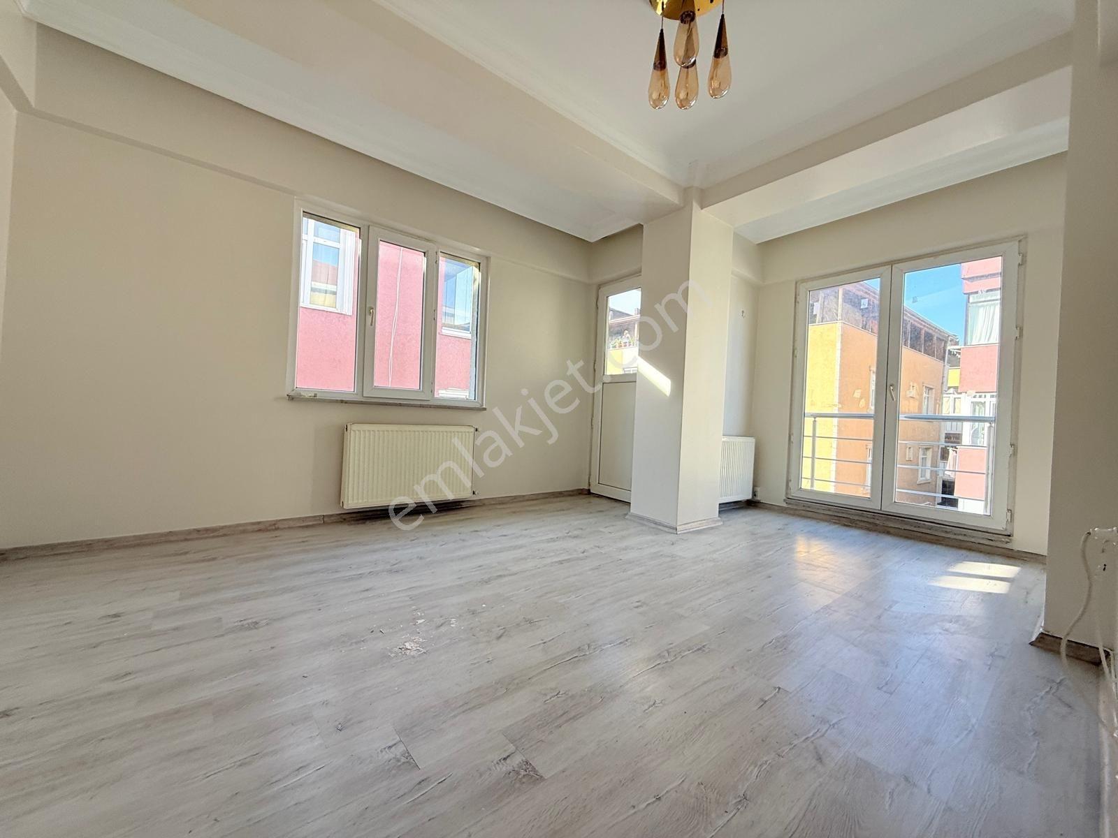 Arzu Emlaktan Gazi Mah Satılık Balkonlu 2+1 Arakat Daire — fotoğraf 7