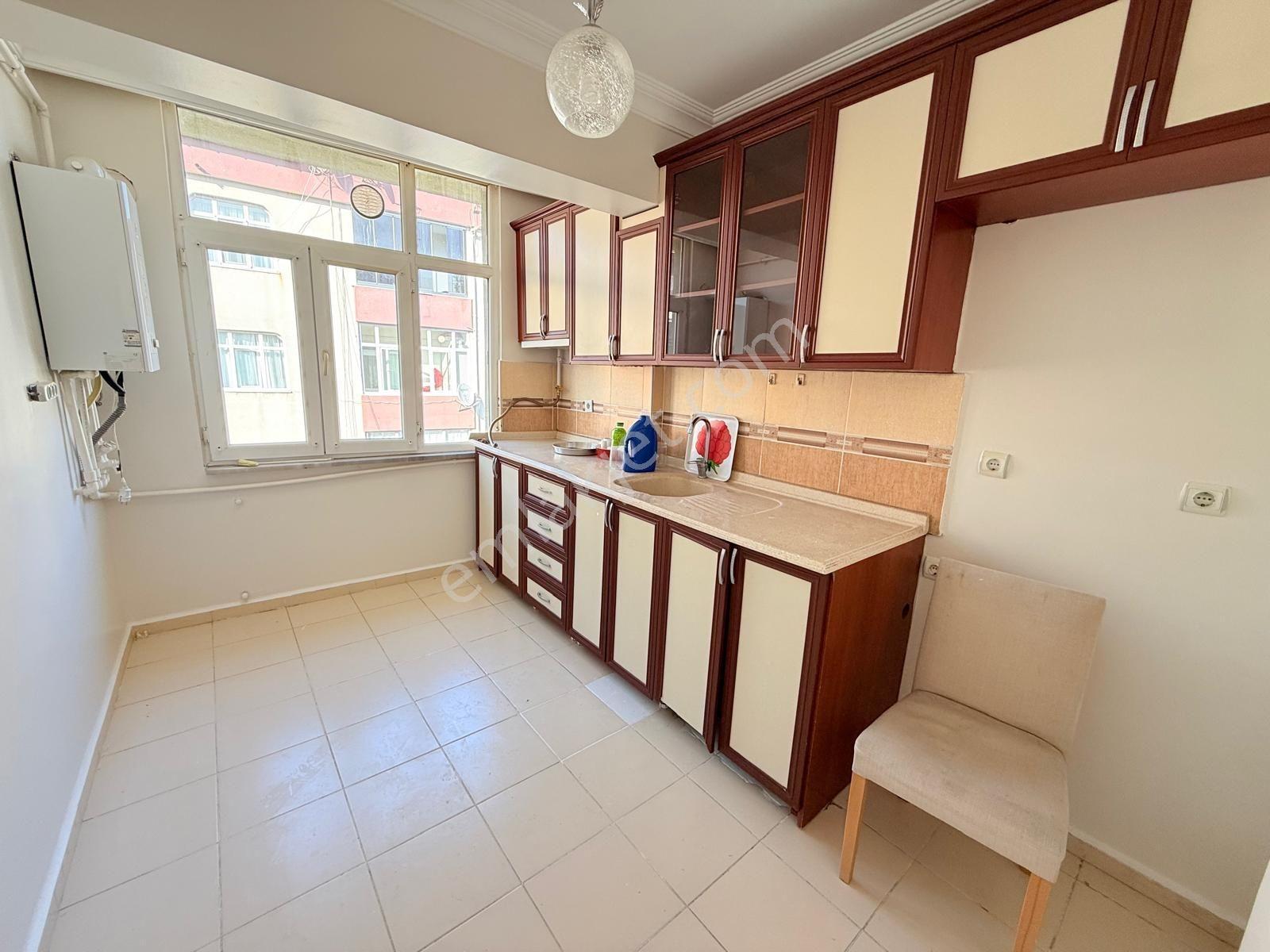 Arzu Emlaktan Gazi Mah Satılık Balkonlu 2+1 Arakat Daire — fotoğraf 14
