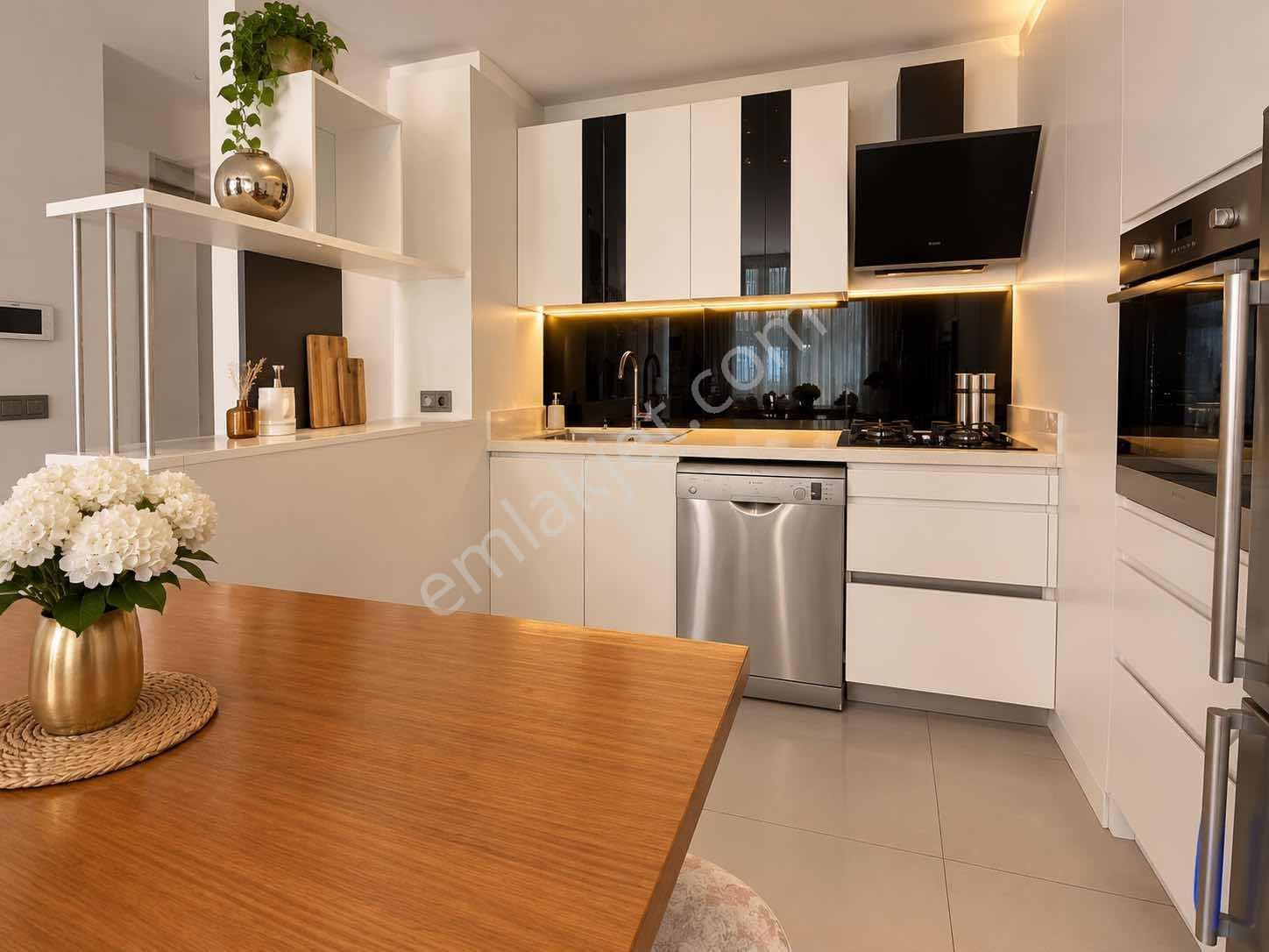 İz'den Türkmenbaşında Havuzlu Sitede 3+1 Daire — fotoğraf 2