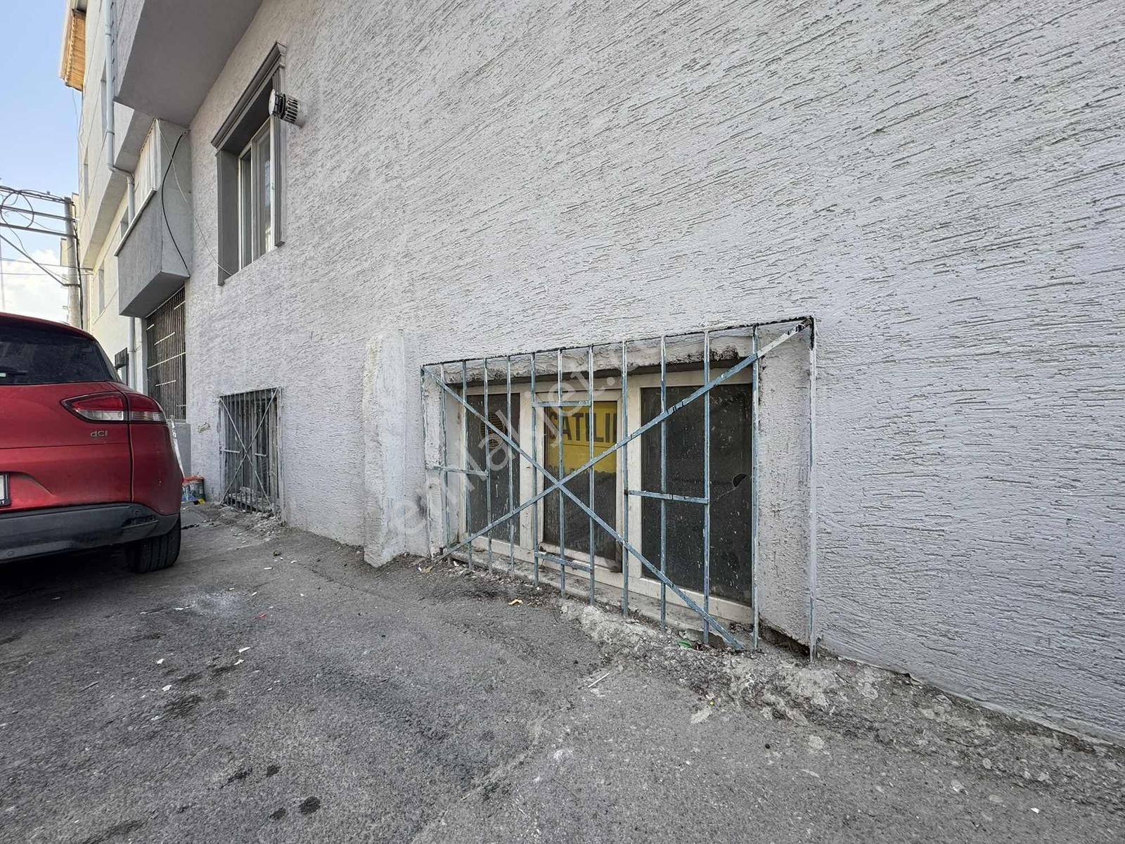 Bağlarbaşı'nda Meydana Yakın Bodrum Kat 1+1 Daire — fotoğraf 2