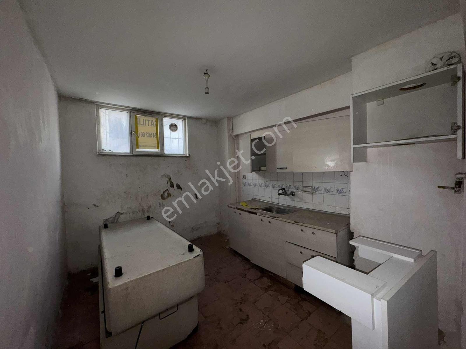 Bağlarbaşı'nda Meydana Yakın Bodrum Kat 1+1 Daire — fotoğraf 5