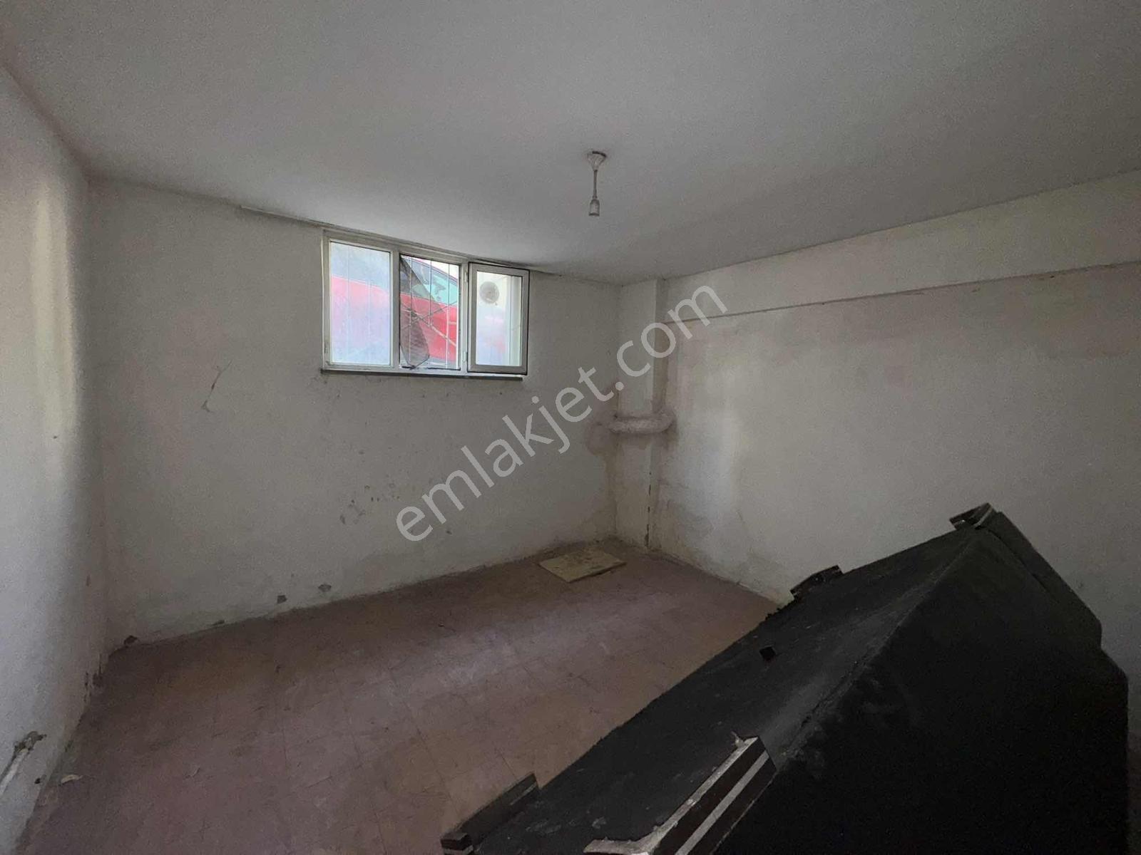 Bağlarbaşı'nda Meydana Yakın Bodrum Kat 1+1 Daire — fotoğraf 6