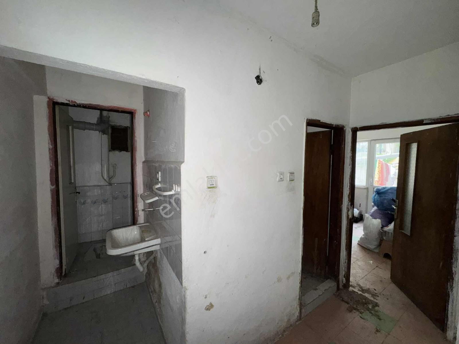 Bağlarbaşı'nda Meydana Yakın Bodrum Kat 1+1 Daire — fotoğraf 7