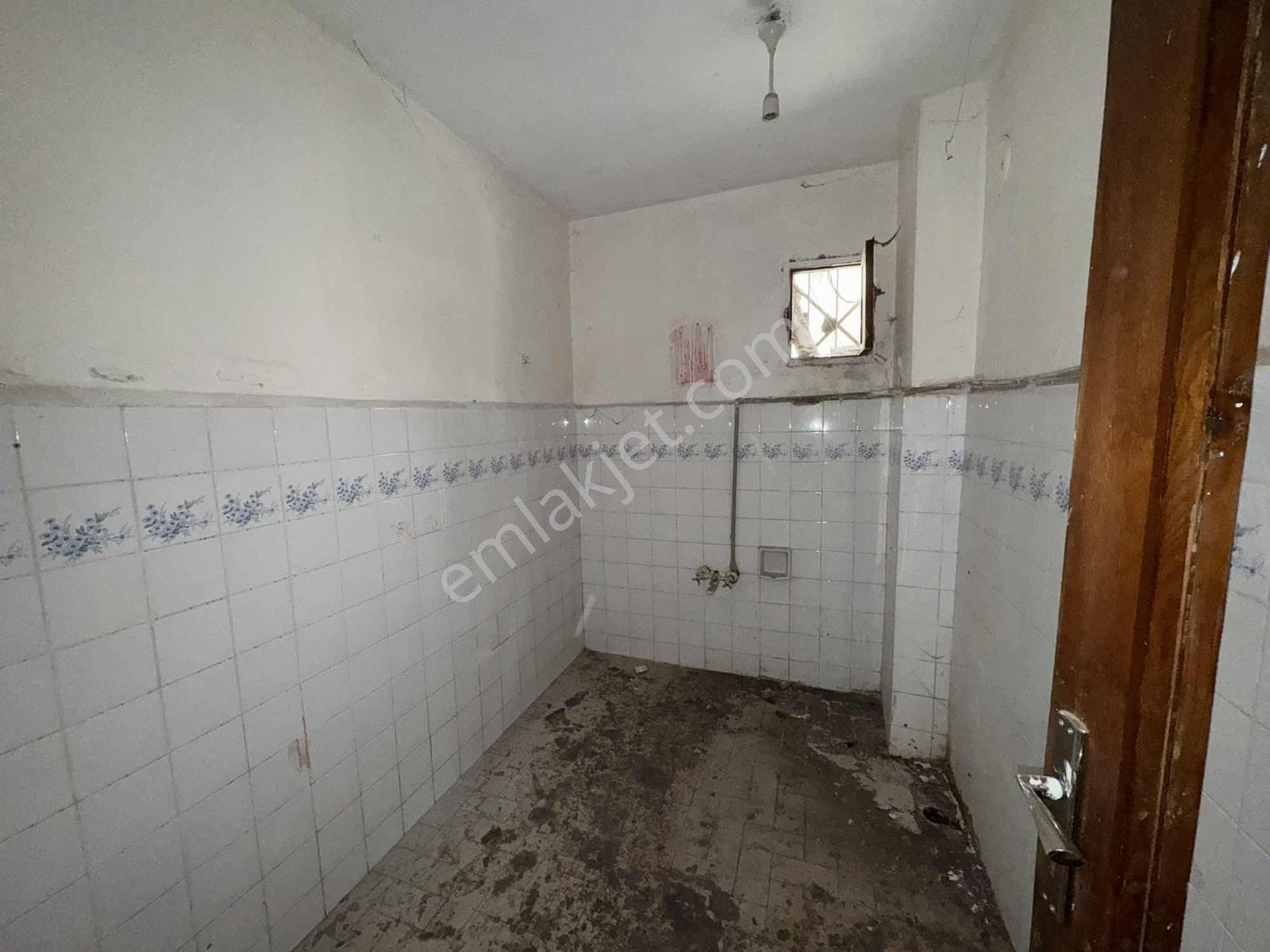 Bağlarbaşı'nda Meydana Yakın Bodrum Kat 1+1 Daire — fotoğraf 8