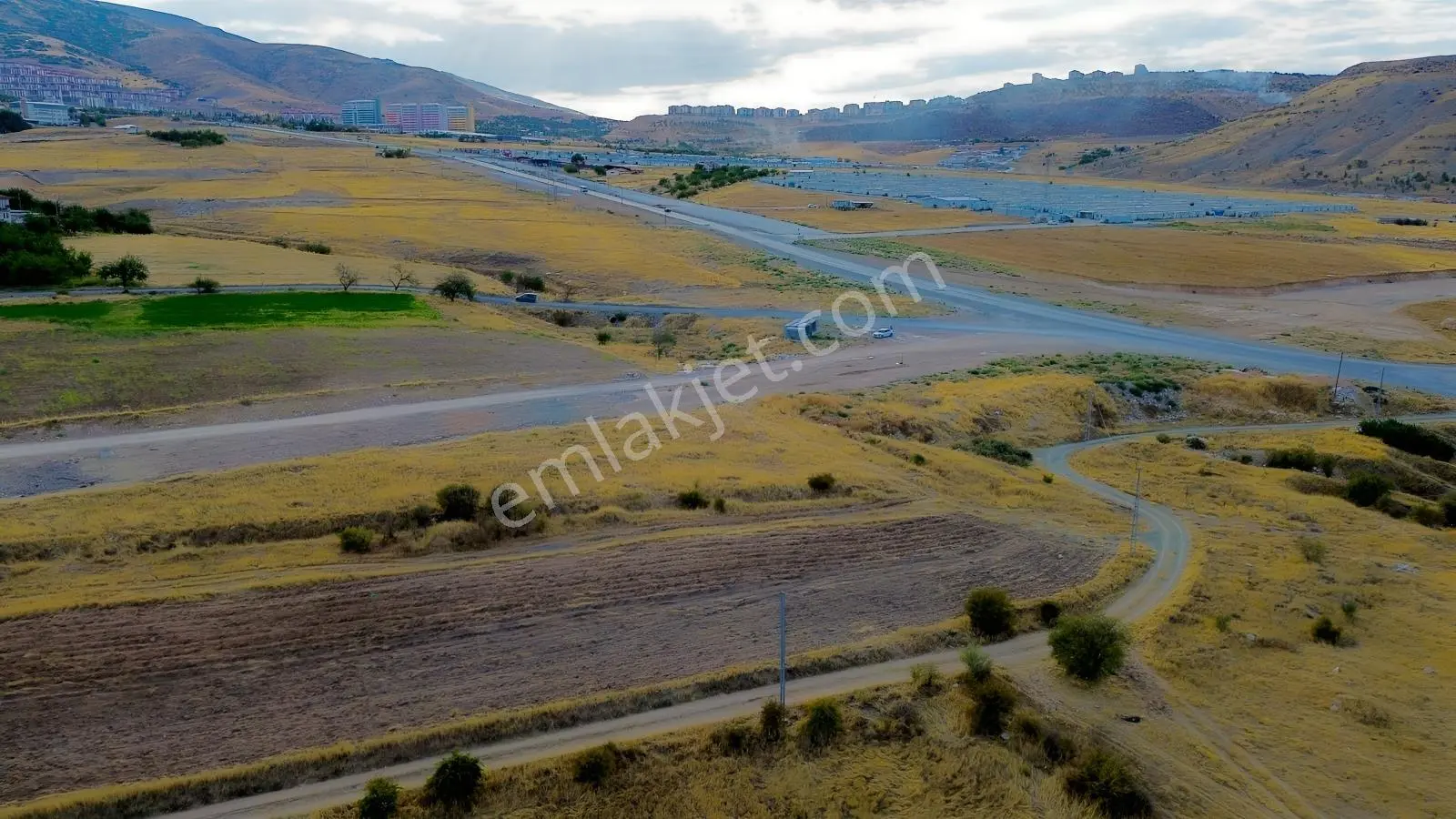 Özgür'den Bulgurlu'da Anayola Yakın Satılık 1.300 M² İmarlı Arsa — fotoğraf 13