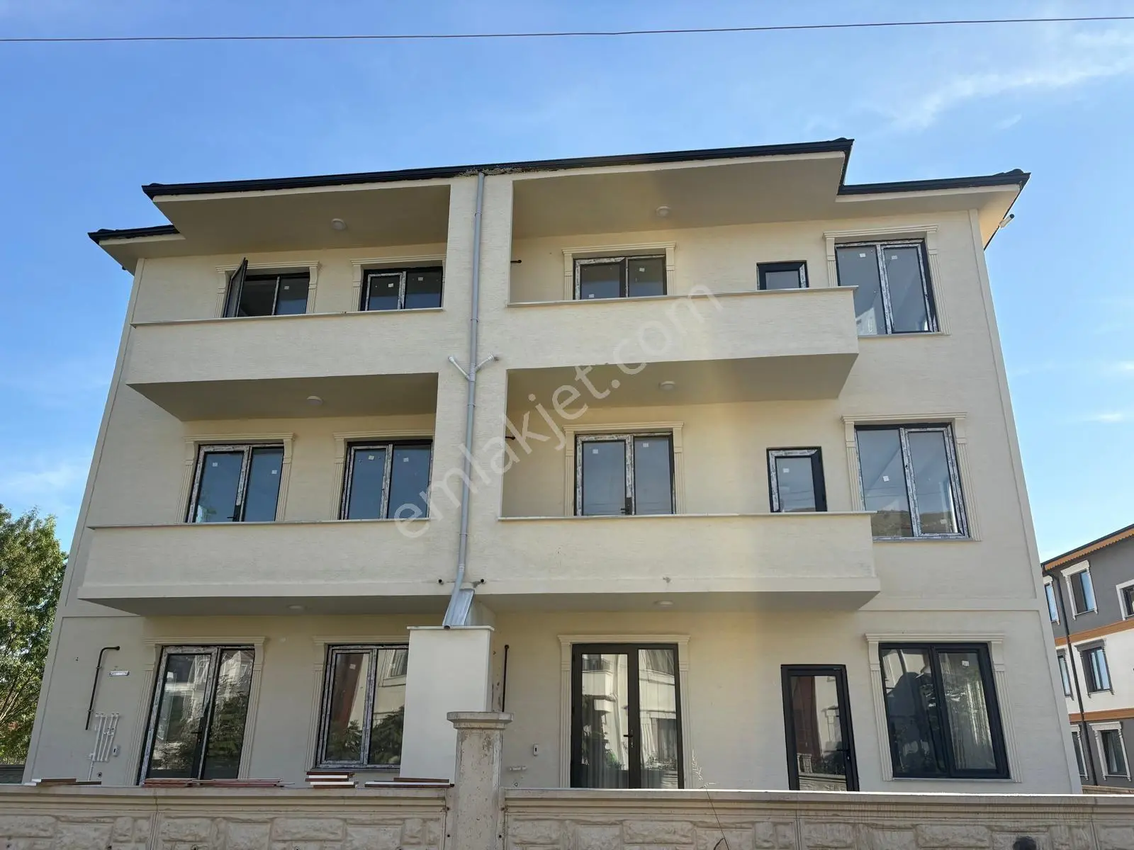 Sakarya Karasu Da Havuzlu Sitede Lüks Ara Kat 2+1 Daire
