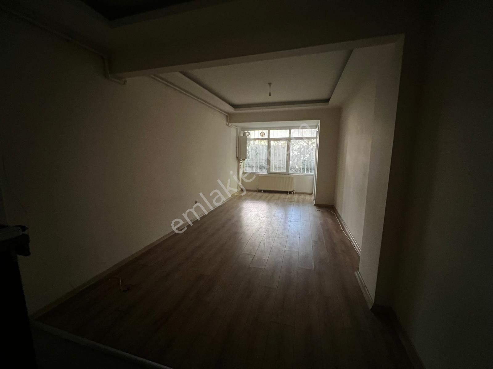 Oben'den Şenesenevler Kocayol Caddesi Üzerinde 2+1 Net 75 M² — fotoğraf 2