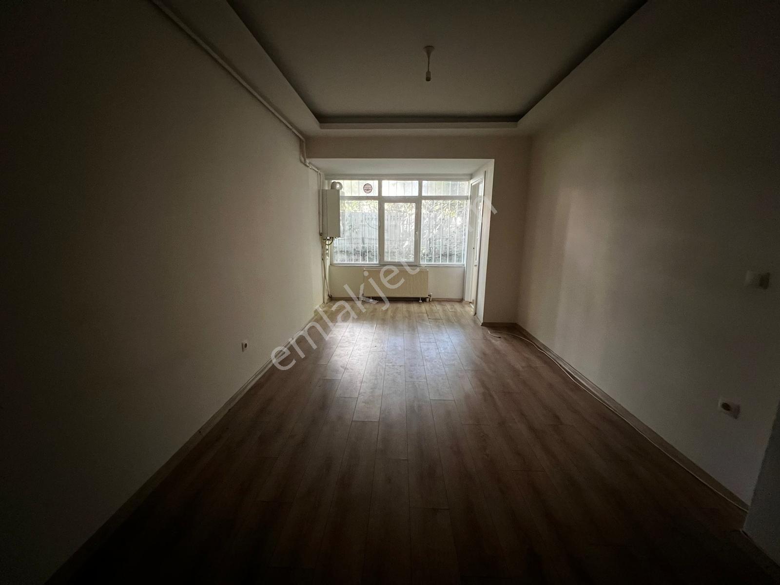 Oben'den Şenesenevler Kocayol Caddesi Üzerinde 2+1 Net 75 M² — fotoğraf 3