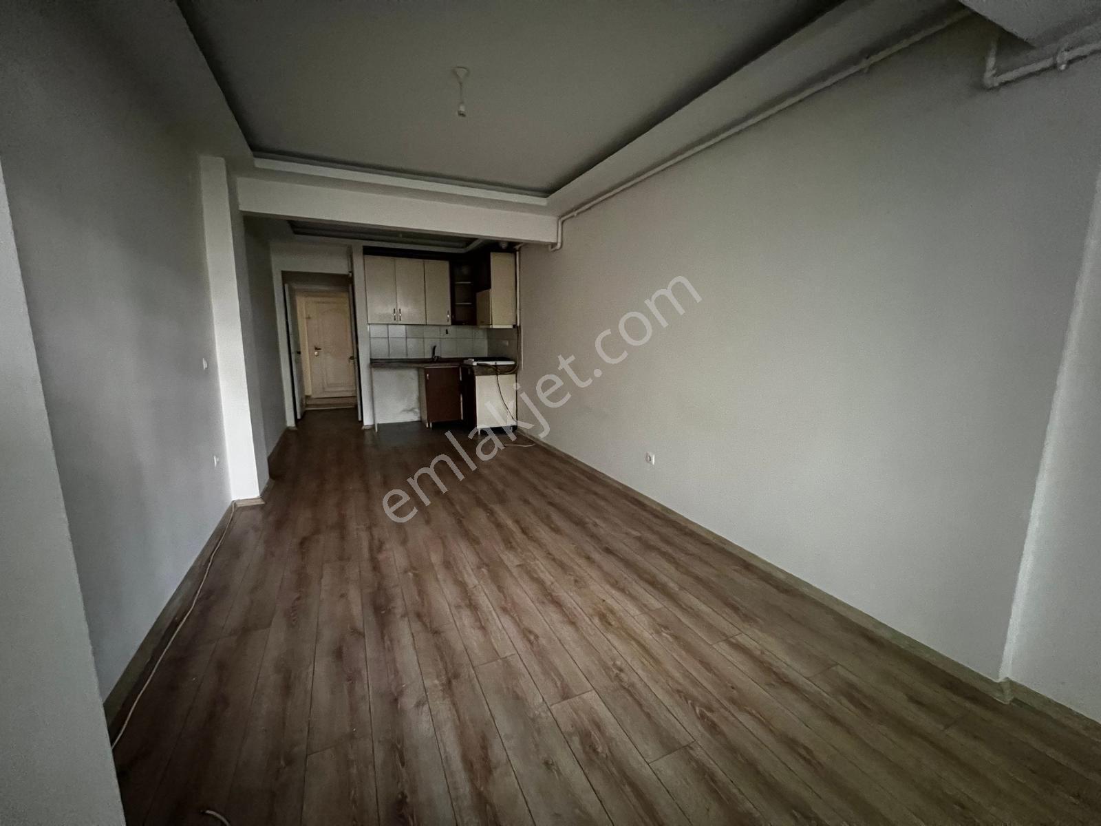 Oben'den Şenesenevler Kocayol Caddesi Üzerinde 2+1 Net 75 M² — fotoğraf 5