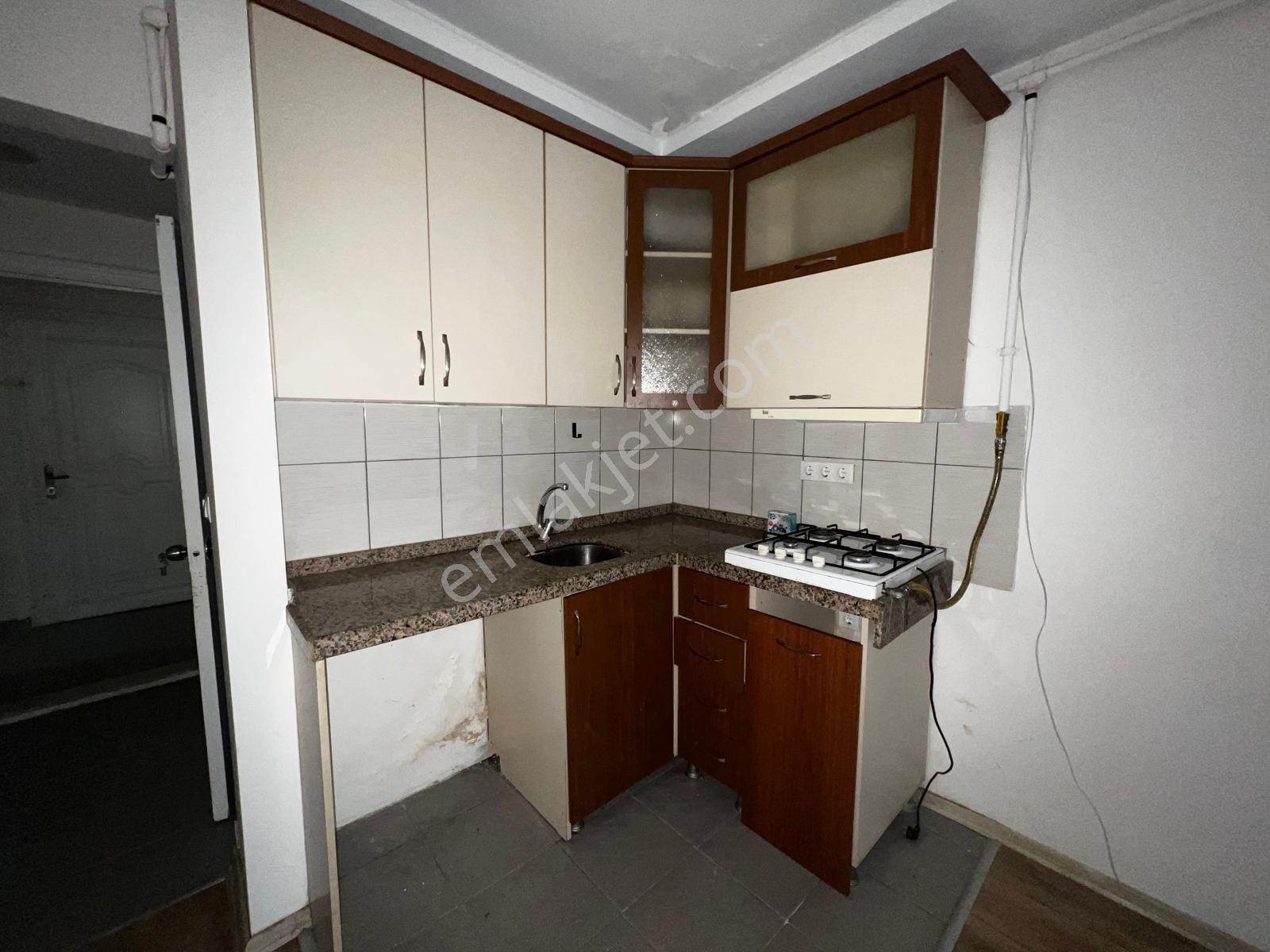 Oben'den Şenesenevler Kocayol Caddesi Üzerinde 2+1 Net 75 M² — fotoğraf 9