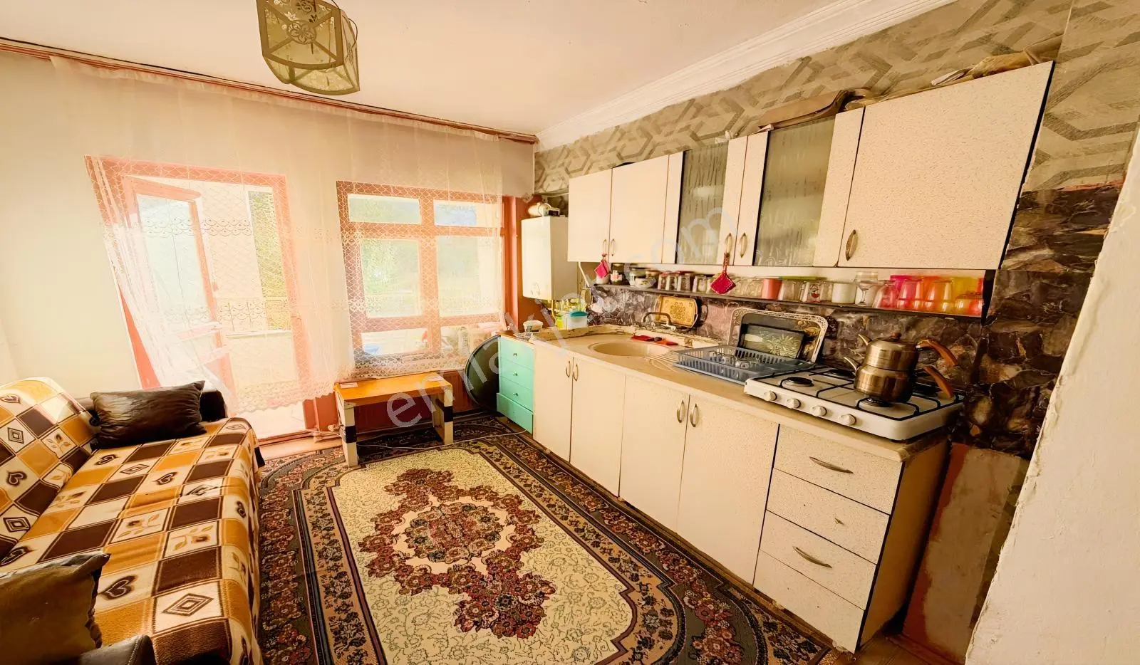 Ufuktepe Acil Cadde Üzeri Kat Konumunda Altında Daire Var — fotoğraf 2