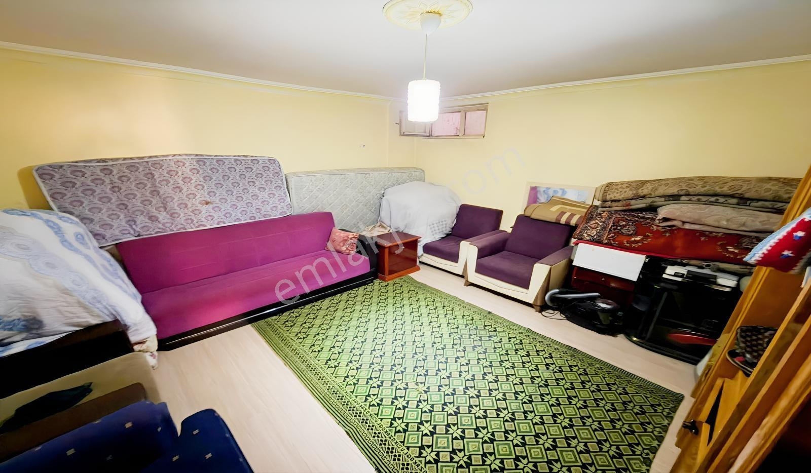 Ufuktepe Acil Cadde Üzeri Kat Konumunda Altında Daire Var — fotoğraf 7