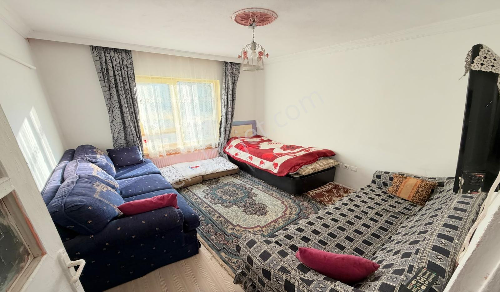 Ufuktepe Acil Cadde Üzeri Kat Konumunda Altında Daire Var — fotoğraf 11