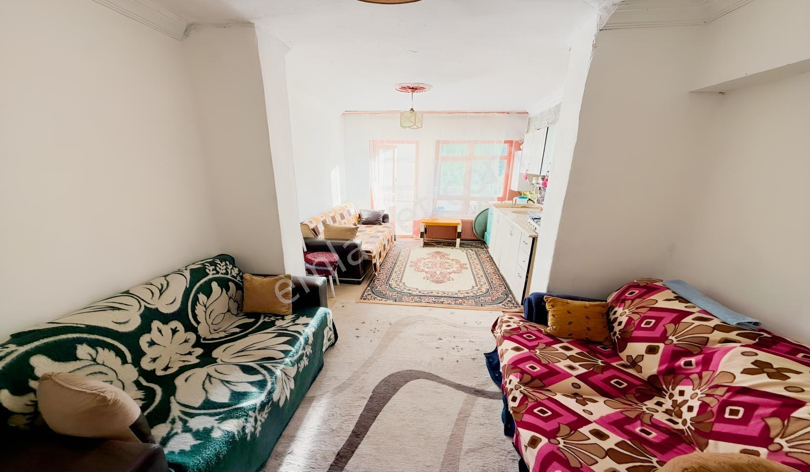 Ufuktepe Acil Cadde Üzeri Kat Konumunda Altında Daire Var — fotoğraf 18