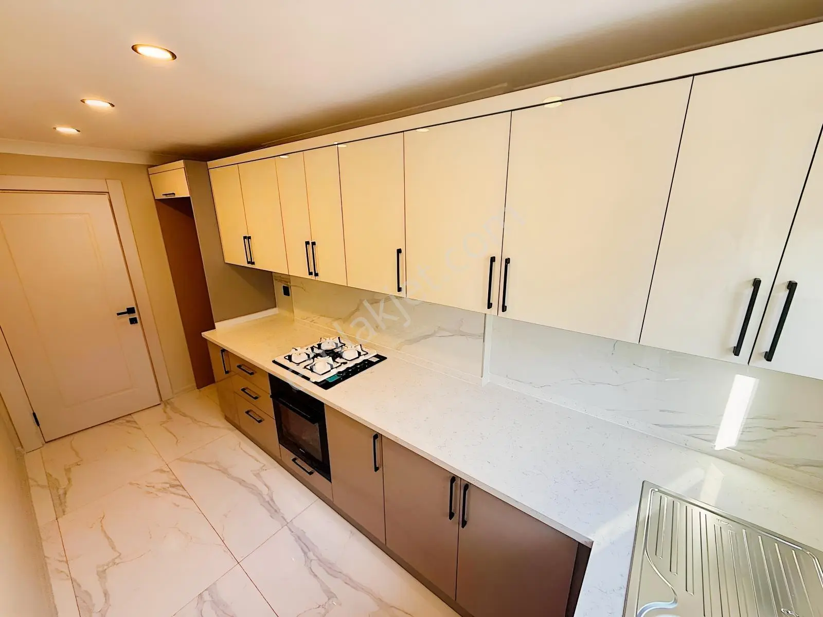 Akçay Artı Emlak'tan Altınkum'da Satılık 3+1 Lüks Dubleks Daire — fotoğraf 3