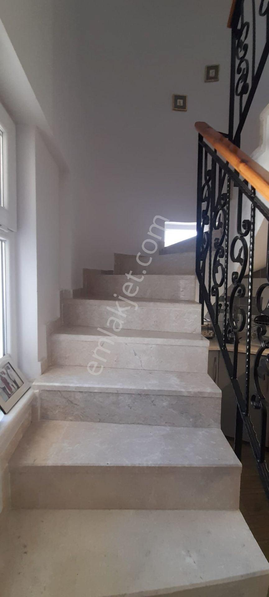 Stop’tan Foça Mh. Havuzlu Sitede Satılık Lüks 3+1 Çatı Dubleksi — fotoğraf 6