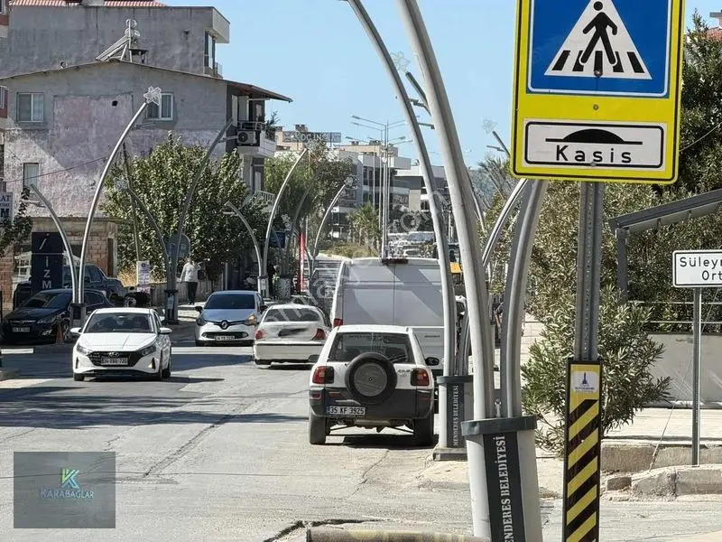 Menderes Belediye Yakını 2+1 Yüksek Giriş Yeni Bina Otoparklı — fotoğraf 2