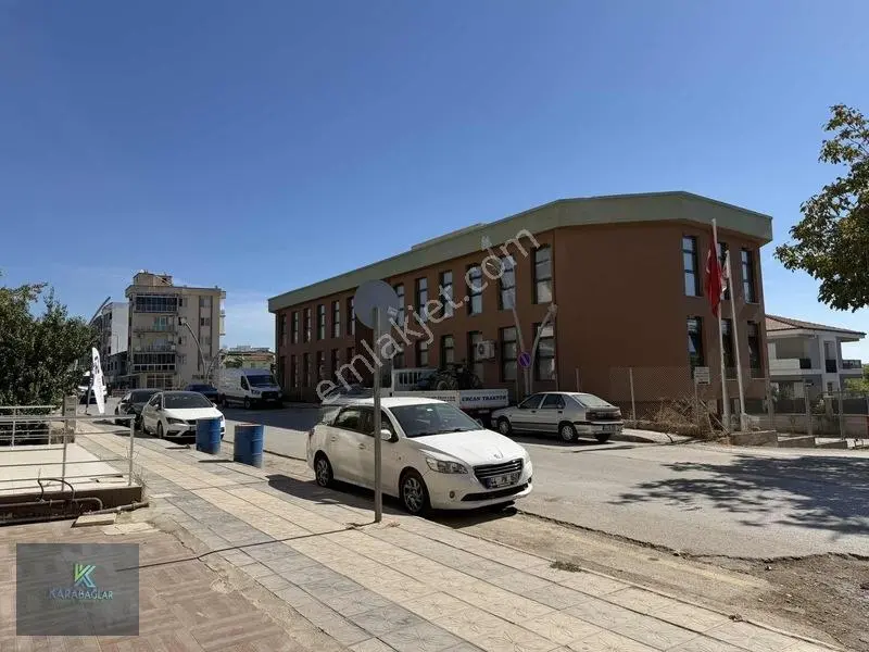 Menderes Belediye Yakını 2+1 Yüksek Giriş Yeni Bina Otoparklı — fotoğraf 3