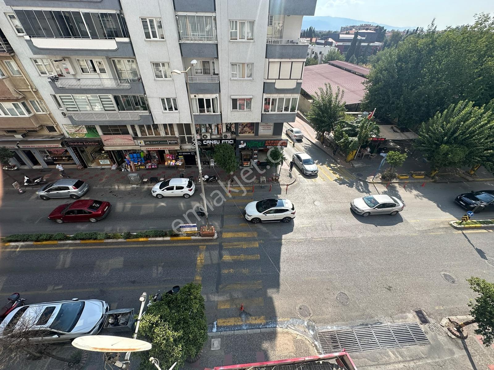 Final'Den Cadde Üzeri Satılık 2+1 Arakat Bakımlı Daire