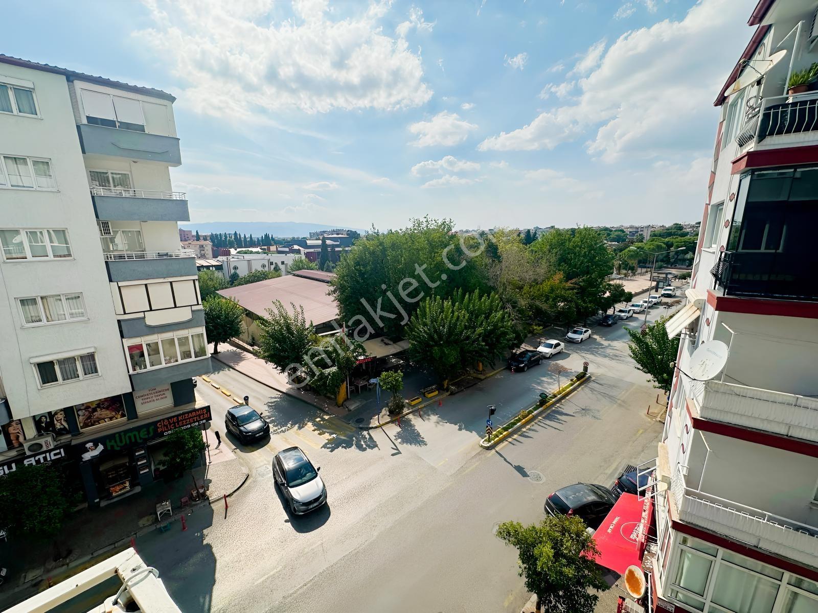 Final'den Cadde Üzeri Satılık 2+1 Arakat Bakımlı Daire — fotoğraf 2