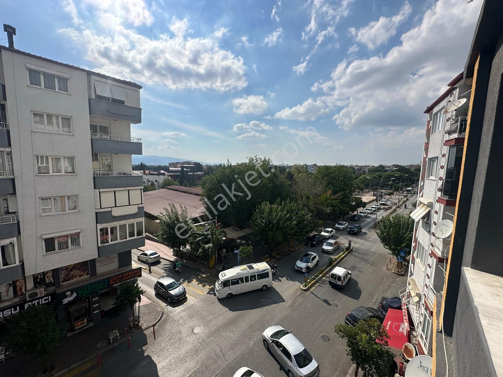 Final'den Cadde Üzeri Satılık 2+1 Arakat Bakımlı Daire — fotoğraf 3