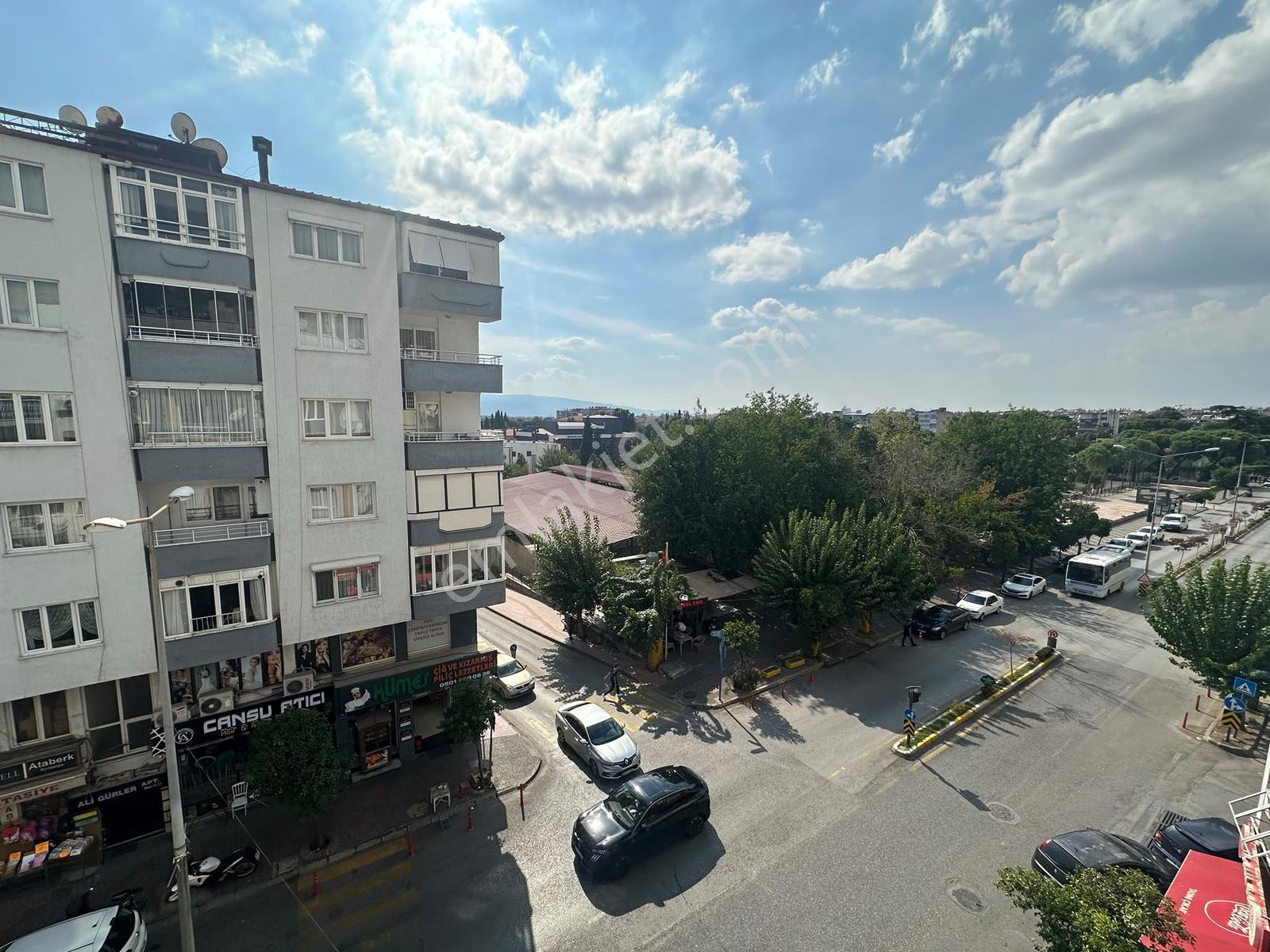 Final'den Cadde Üzeri Satılık 2+1 Arakat Bakımlı Daire — fotoğraf 4