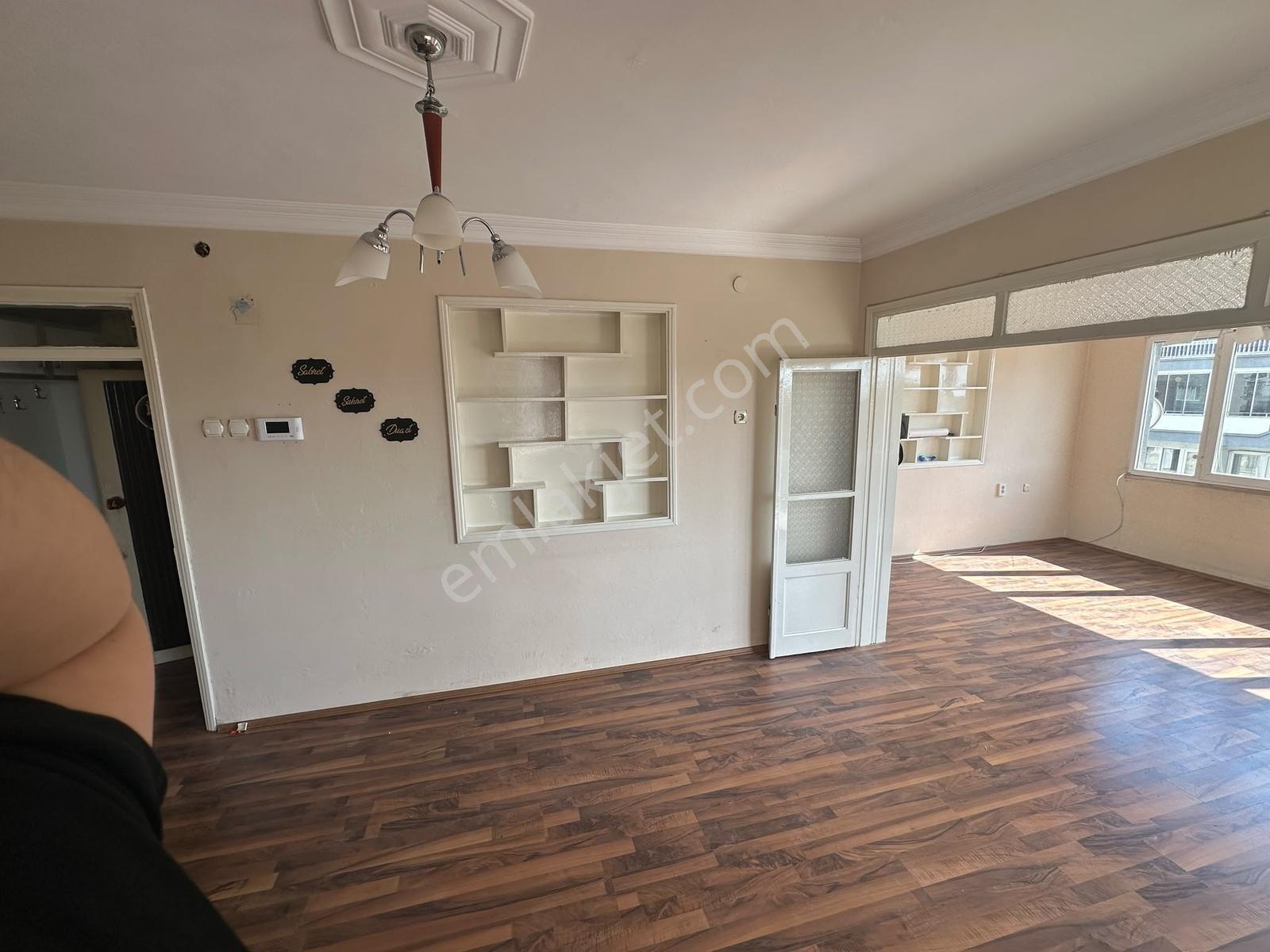 Final'den Cadde Üzeri Satılık 2+1 Arakat Bakımlı Daire — fotoğraf 10