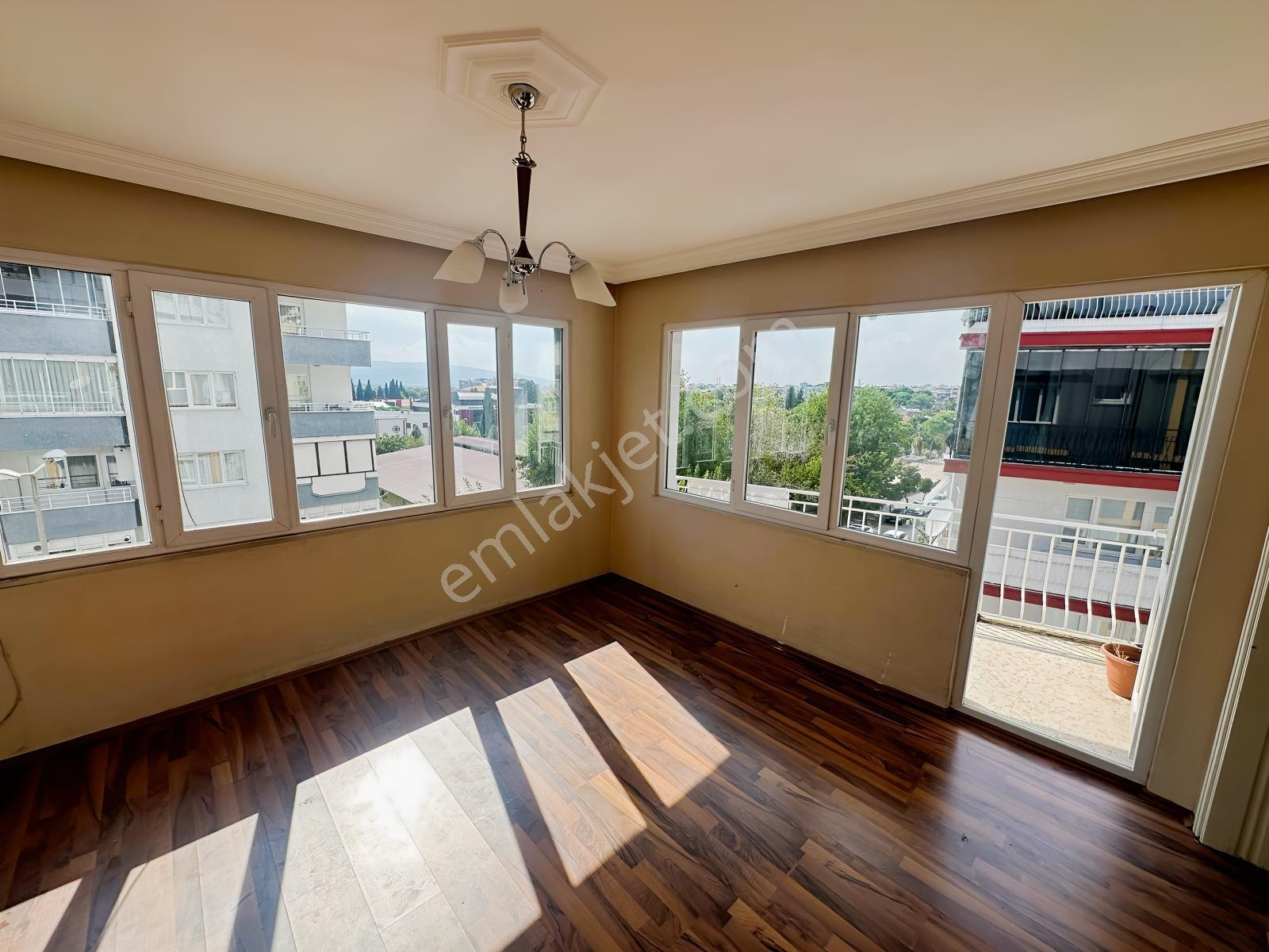 Final'den Cadde Üzeri Satılık 2+1 Arakat Bakımlı Daire — fotoğraf 12