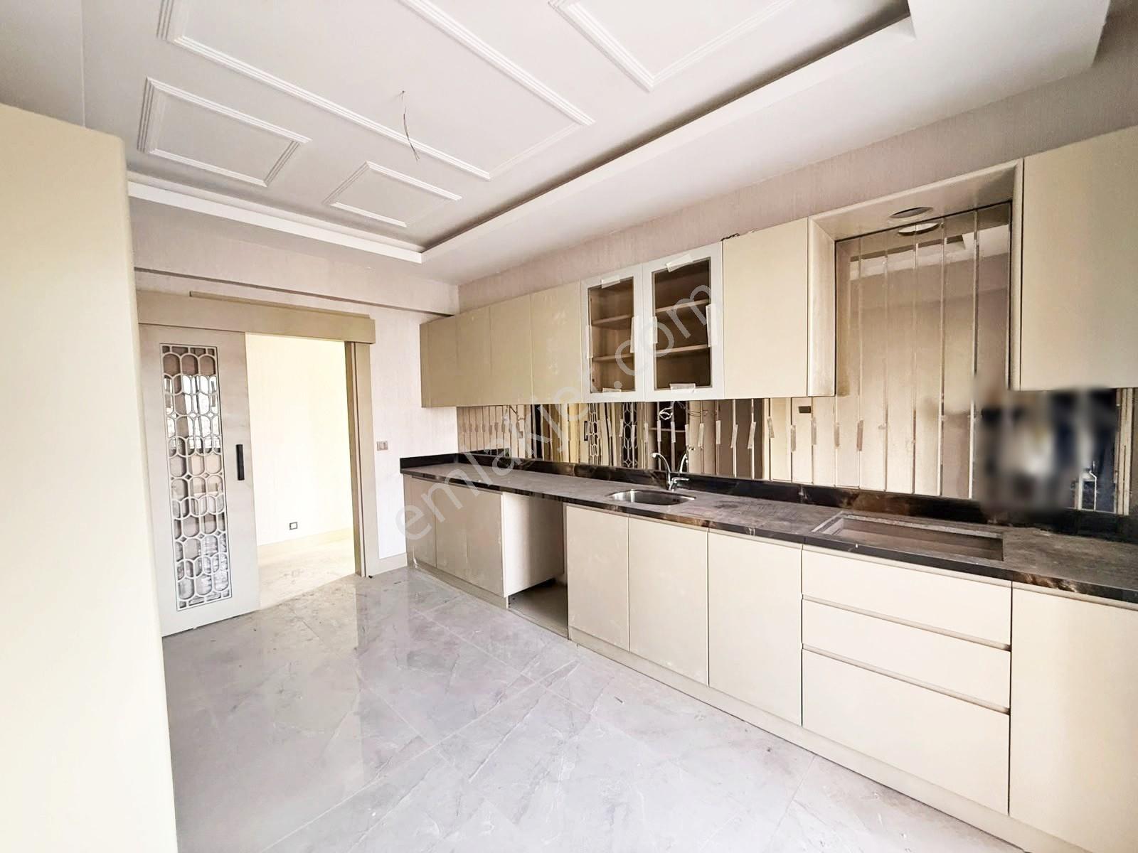 Karacaahmet'Te Cadde Üzr.Yerden Isıtma Geniş Cam Balkon Lüx 2+1