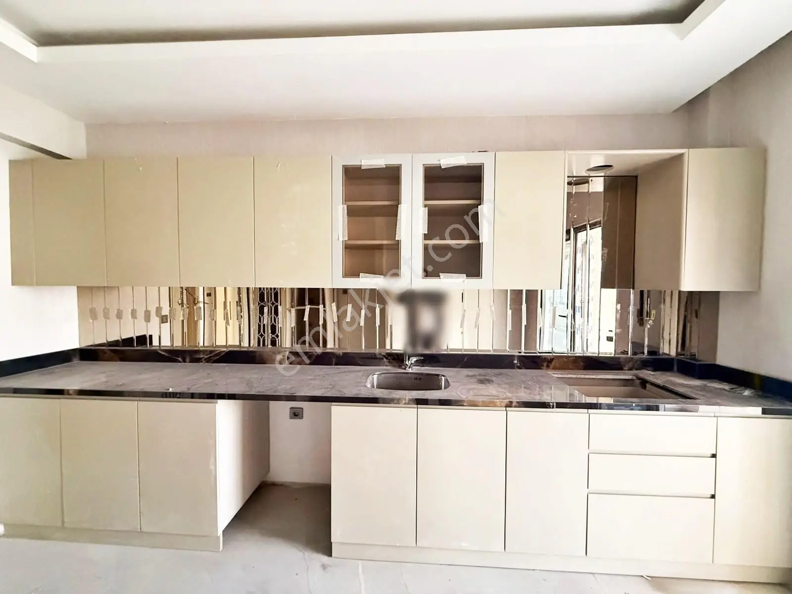 Karacaahmet'te Cadde Üzr.yerden Isıtma Geniş Cam Balkon Lüx 2+1 — fotoğraf 2