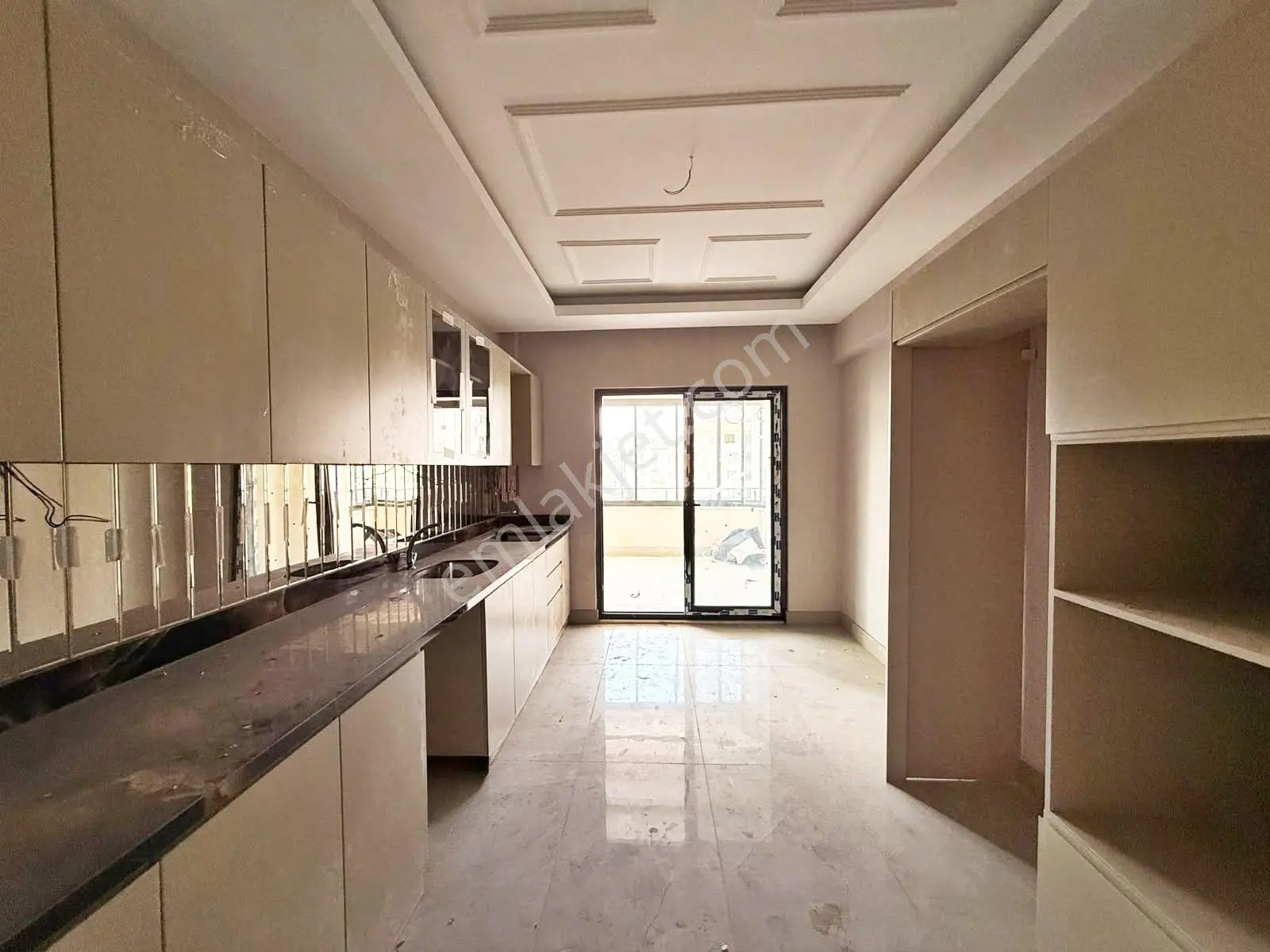 Karacaahmet'te Cadde Üzr.yerden Isıtma Geniş Cam Balkon Lüx 2+1 — fotoğraf 4