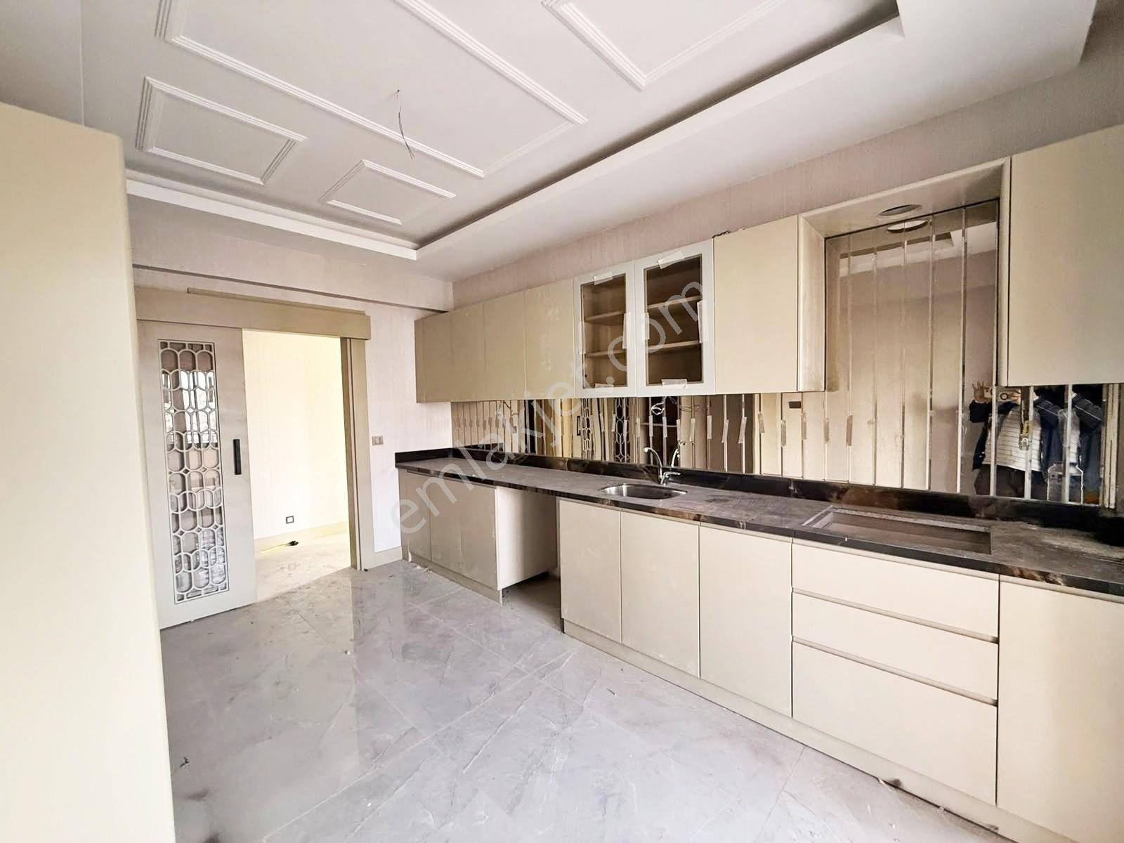 Karacaahmet'te Cadde Üzr.yerden Isıtma Geniş Cam Balkon Lüx 2+1 — fotoğraf 6