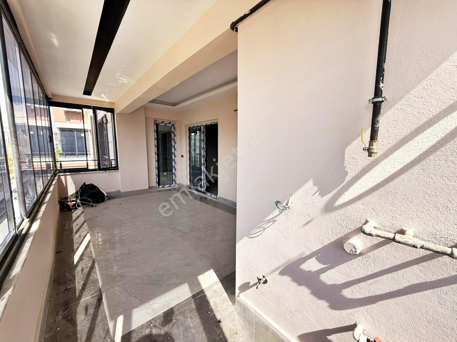 Karacaahmet'te Cadde Üzr.yerden Isıtma Geniş Cam Balkon Lüx 2+1 — fotoğraf 9