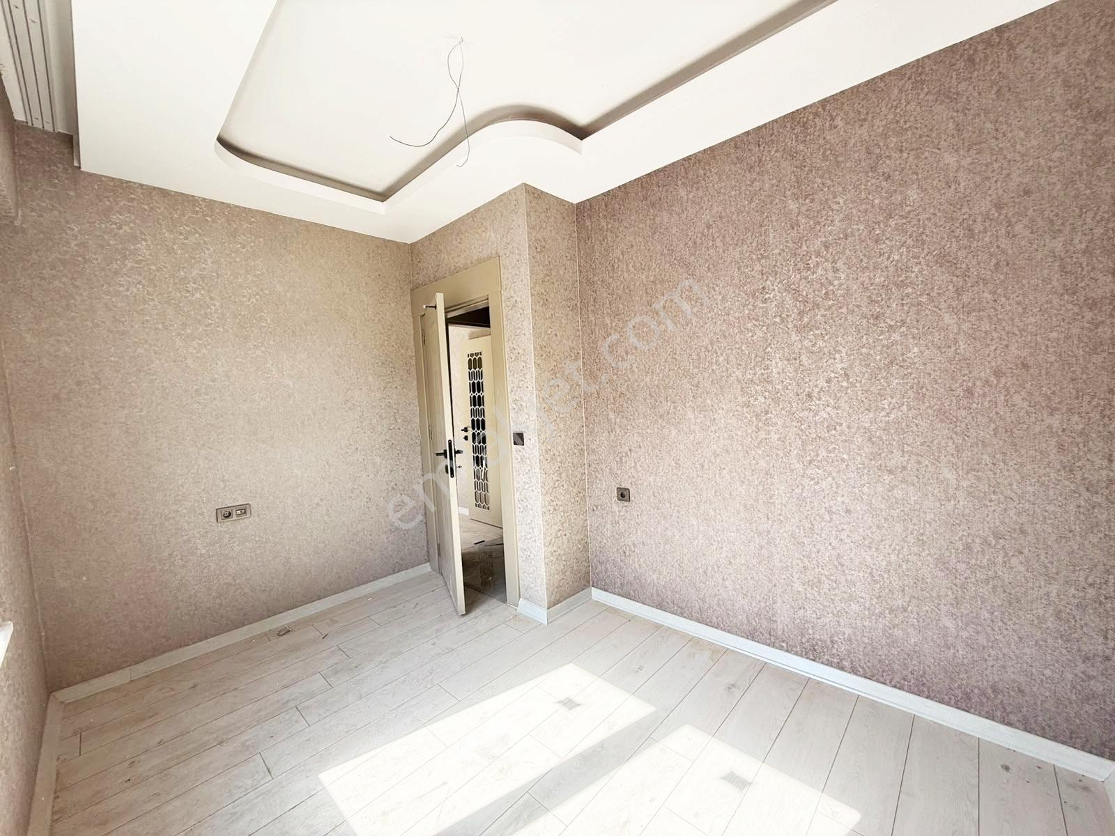 Karacaahmet'te Cadde Üzr.yerden Isıtma Geniş Cam Balkon Lüx 2+1 — fotoğraf 13