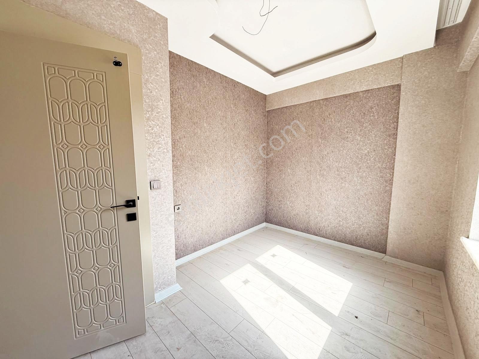 Karacaahmet'te Cadde Üzr.yerden Isıtma Geniş Cam Balkon Lüx 2+1 — fotoğraf 14