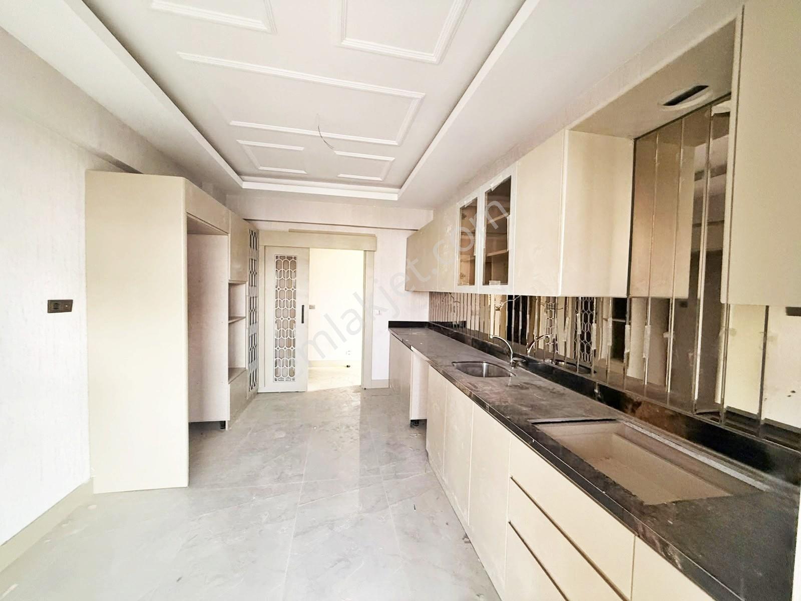 Karacaahmet'te Cadde Üzr.yerden Isıtma Geniş Cam Balkon Lüx 2+1 — fotoğraf 23