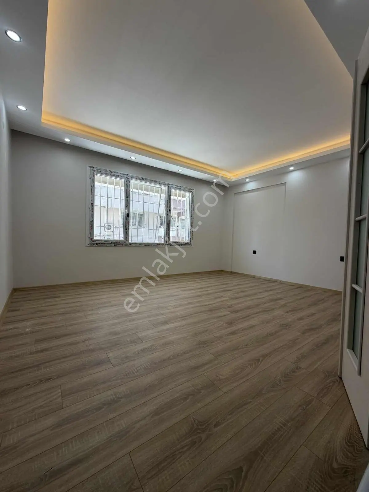 Üçyol Meydana 100 Metre 2+1 Arakat Köşe Tadilatlı Fırsat Satılık — fotoğraf 2