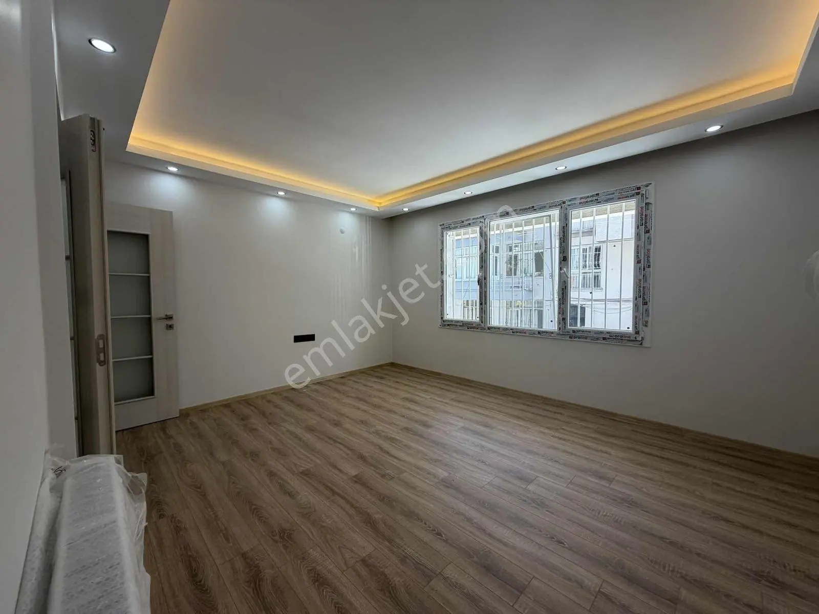 Üçyol Meydana 100 Metre 2+1 Arakat Köşe Tadilatlı Fırsat Satılık — fotoğraf 3