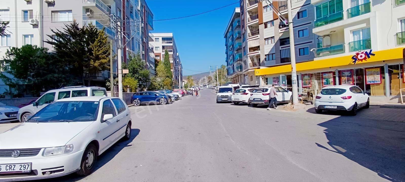 İzmir Bornova Erzene Mah.kaliteli Yapıda Satılık Geniş 3+1 Daire — fotoğraf 5