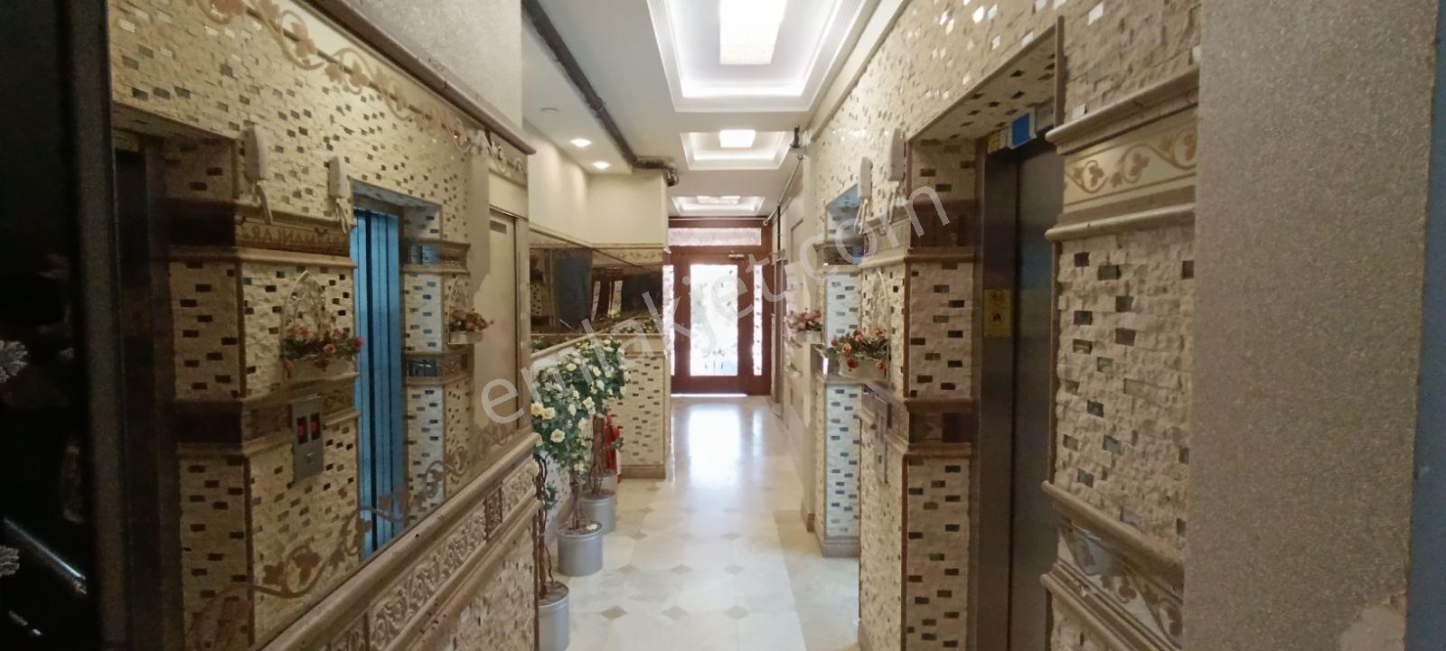 İzmir Bornova Erzene Mah.kaliteli Yapıda Satılık Geniş 3+1 Daire — fotoğraf 9