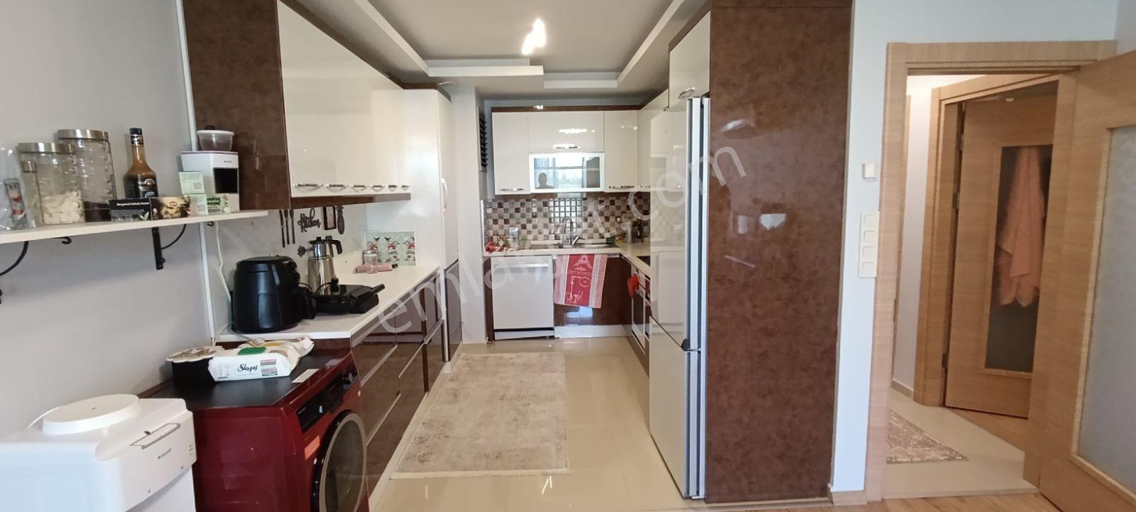 İzmir Bornova Erzene Mah.kaliteli Yapıda Satılık Geniş 3+1 Daire — fotoğraf 13